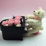 ホワイトテディのピアノ発表会プリザーブドフラワーアレンジ