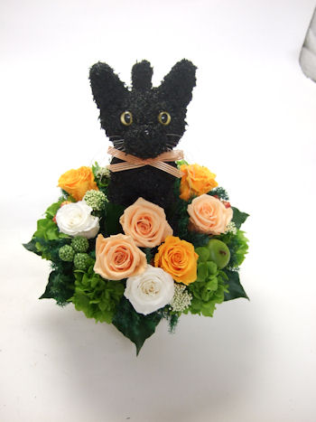 黒猫のプリザーブドフラワーアレンジ