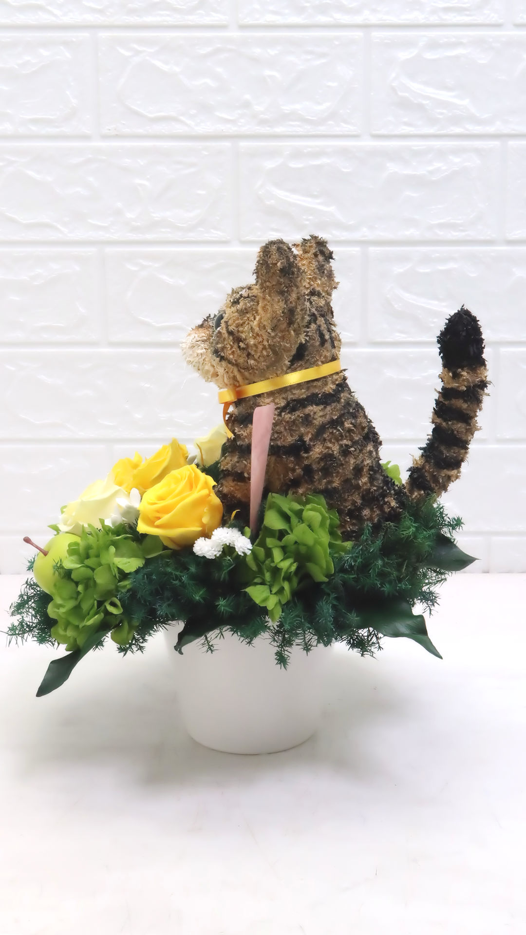 キジトラ猫 花