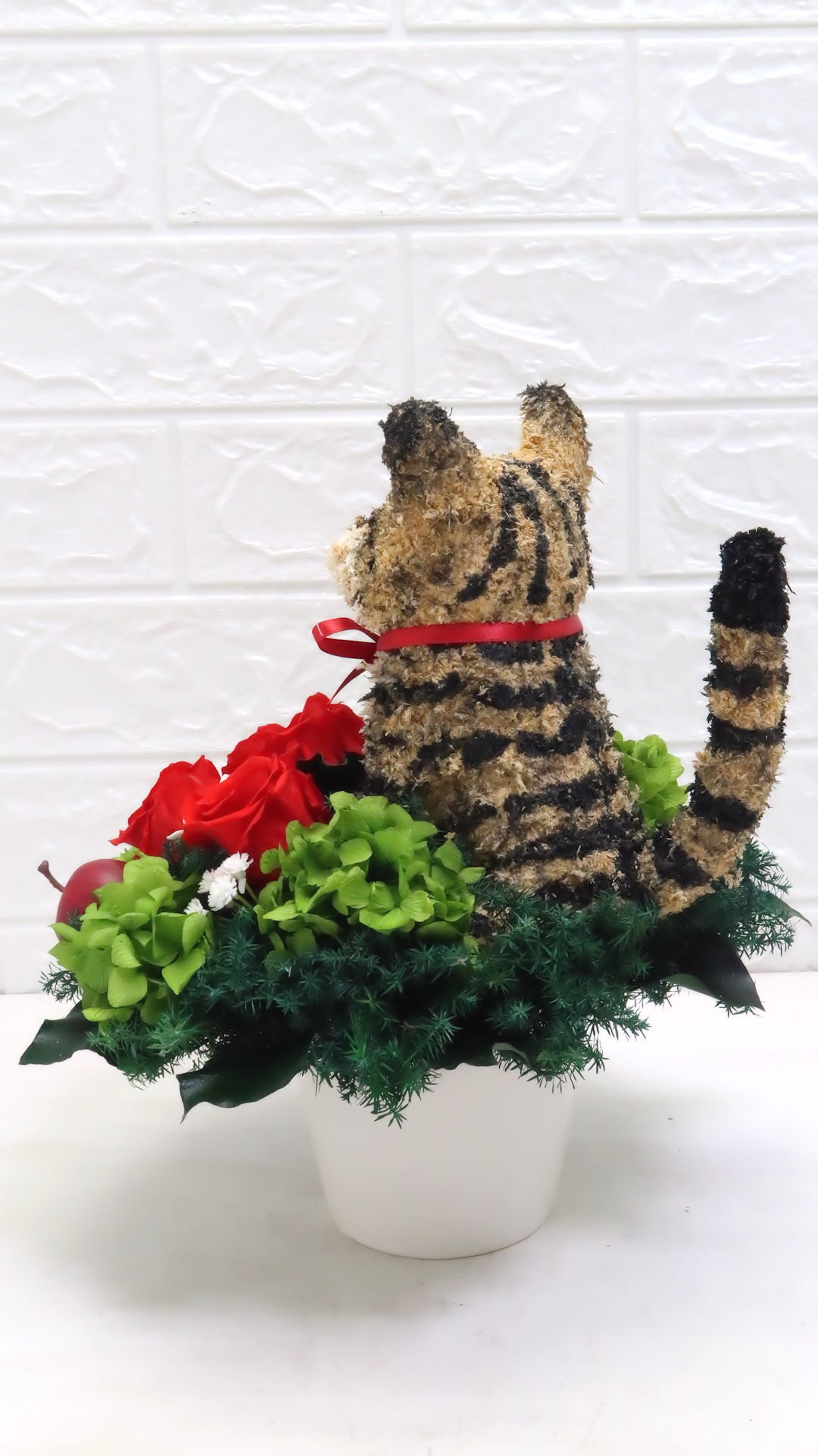 キジトラ猫 花